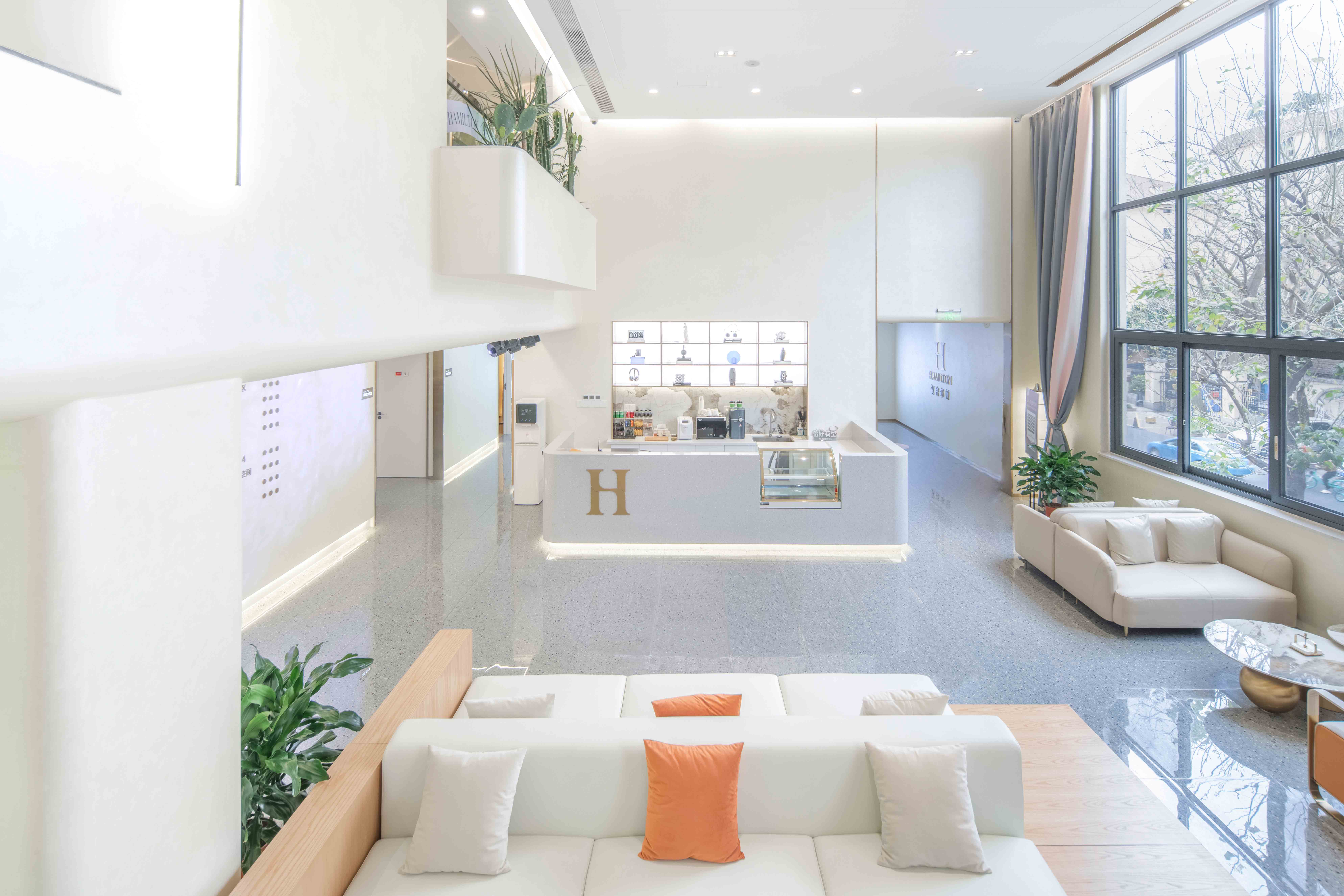 宽敞明亮的接待大厅
